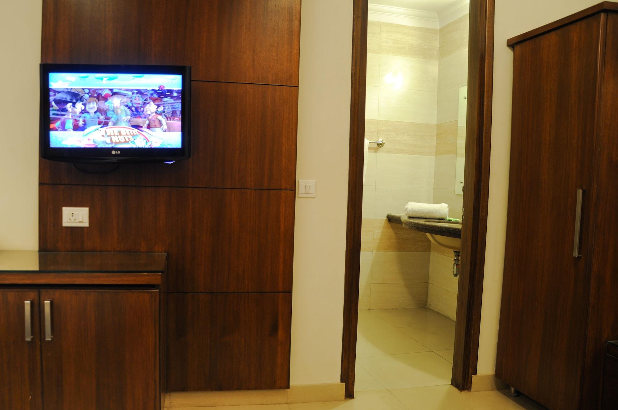 Hotel Vanson - Near Connaught Place New Delhi