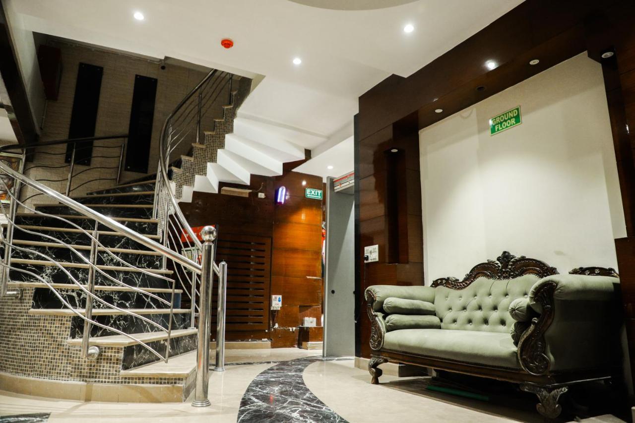 Vanson - Near Connaught Place 3*