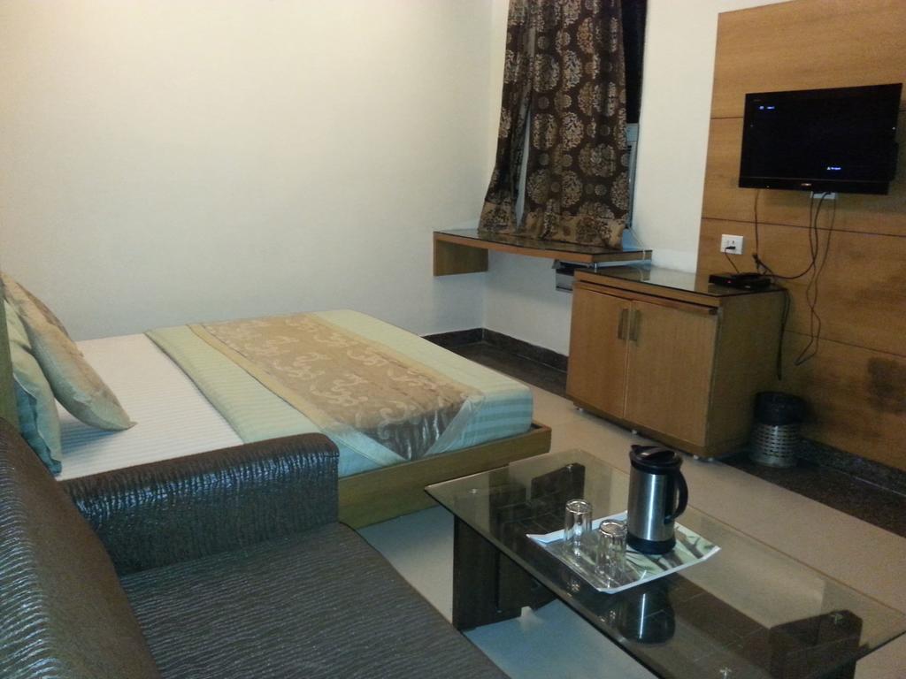 Vanson - Near Connaught Place Hotel