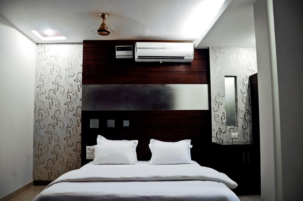 Vanson - Near Connaught Place