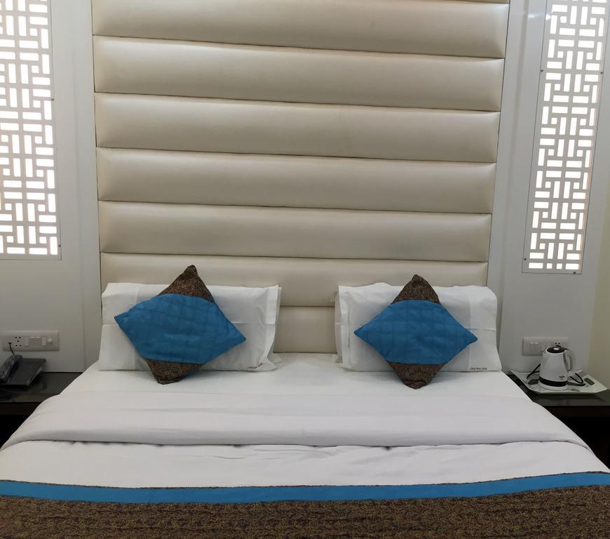 Vanson - Near Connaught Place 3*