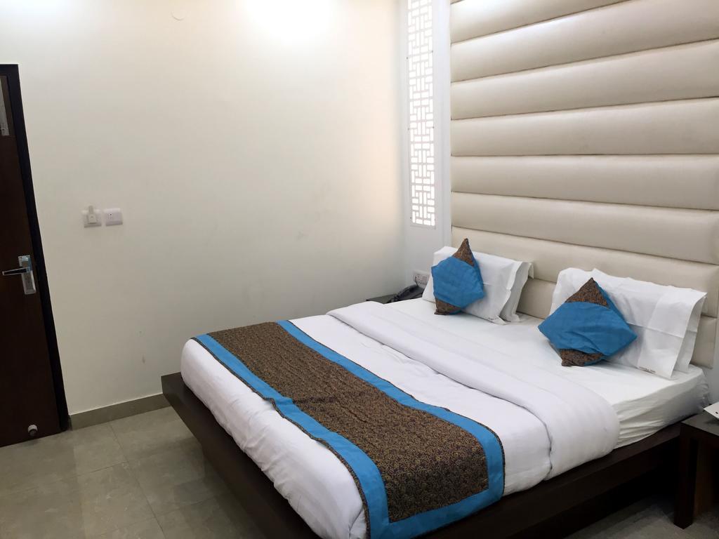 Vanson - Near Connaught Place Hotel